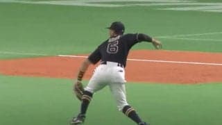 横っ飛び好捕から“横手投げキャノン”　敵地も衝撃「捕ってからが強肩すぎるのよ」