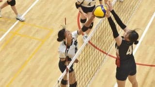 【バレーボール部女子】フルセットの末、園女大に敗れる