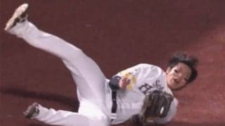 「これぞプロ」　鷹柳田のフェンス激突美技→走者釘付け“好返球”が「まじかっこいい」