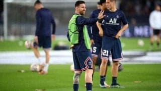 メッシが小走りで駆け寄り…PSGとバルセロナの“先輩”ロナウジーニョと再会「嬉しそう」