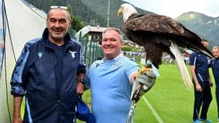 ラツィオ名物の“鷲”を10年以上操った鷹匠の男性が突如解雇…SNSで出回った動画が原因