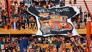 試合中にスタンドでプロポーズも、その瞬間に失点の悲劇…結末は？