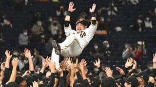 巨人・亀井善行、涙の引退セレモニー　後輩への思い溢れる「勇人、あとは任せた」
