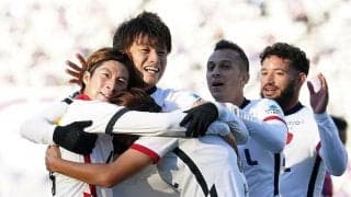 【FC東京VS鹿島アントラーズ】感情爆発！鹿島・土居聖真が思わず抱きつく上田綺世「まず、試合に勝たなければいけない」　原悦生PHOTOギャラリー「サッカー遠近」