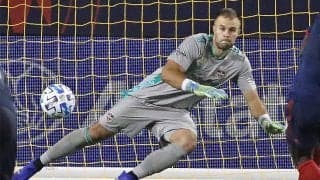 まるでピンボール、PKが左右のポストを叩きGKに当たって吸い込まれる