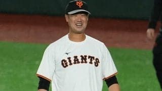 「違和感なくて草」　巨人大竹の引退会見に忍び込む右腕の“変装”が衝撃「ハマり役」