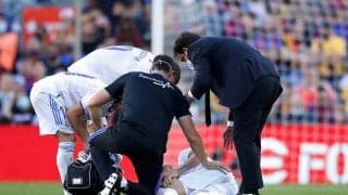 ピケと頭部が接触し崩れ落ちたバルベルデ、着地時にヒザのじん帯と胸部挫傷のケガで10日程度の離脱へ