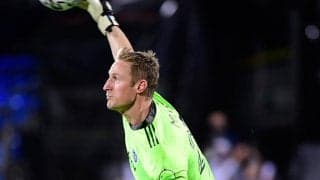 MLSがプロレスに!? GKが相手FWをピッチへと叩き付ける「完璧な\"脊髄砕き\"」