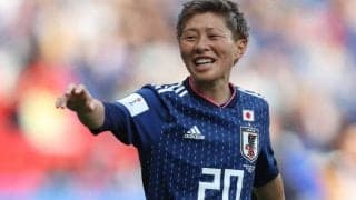 トランスジェンダー公表の元なでしこFW横山久美がプロポーズ成功！ピッチに跪き交際女性に想いを告げる