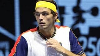 「最も親しい友人」破り8強