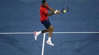 素晴らしいラリーの最後は手で返球！？モンフィスのプレーにシュワルツマンも笑顔