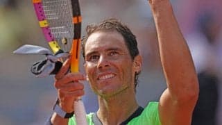 ナダルが世界最高齢97 歳のテニス選手の夢を叶えて1ポイント勝負をプレー