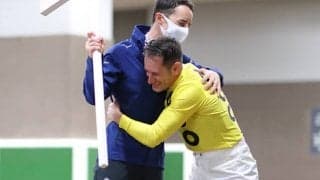 【アルテミスS】M.デムーロ騎手がJRA重賞100勝達成「国枝調教師の管理馬で達成できて…」