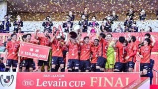 名古屋グランパスの選手が試合後のピッチでLINE電話！ その「気になるお相手」とは!?