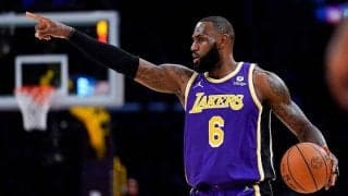 【NBA】レブロン、試合中継に偶然映り込んだ超そっくりさんに米笑撃「レブロンより似てる」