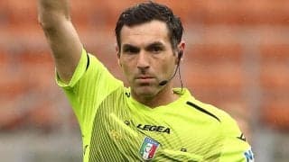 イタリア主審が抗議を一蹴! 選手以上の形相で「落ち着いて」と叫ぶ