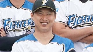 日本ハム、村田透と鶴岡慎也バッテリーコーチ兼捕手の退団を発表