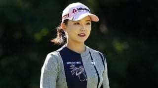 23歳セキ、水色スカートで撮った“腕組み2ショット”に反響「凄い笹生ちゃん」「素敵」