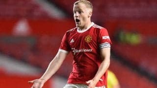 ピッチ内で冷遇もプライベートで幸せに！ ファン・デ・ベークがパートナーであるベルカンプ氏の娘の妊娠を発表