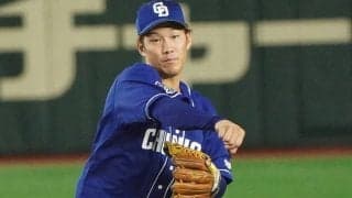 ノック受ける選手の頭上に新幹線　中日秋季キャンプで“奇跡のコラボ写真”が実現