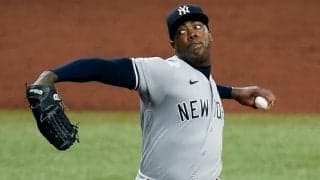 【MLB】いかつい体だけどTシャツはクマさん…　ヤ軍守護神と美女の幻想2Sが「ゴージャス」