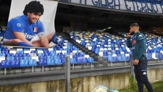 レジェンドの死から1年…ナポリがマラドーナ氏をデザインした特別ユニフォームを発表！