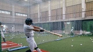 小学校体育館が野球の練習場へ　閉校利用で取り戻す子どもの声と町のにぎわい