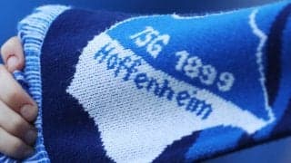 「ばかげたルールだ」デビューが待ち切れなかった交代選手、 ピッチインが早過ぎたため警告を受ける「その審判はピエロ」