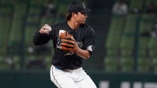 「千葉の三遊間ってゴロ抜けるの？」　逆シングルからの“1回転送球”にファン驚愕