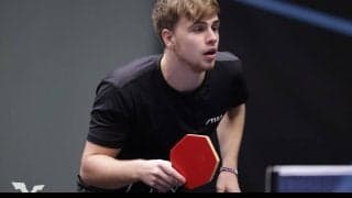 噂の“六角形ラケットの使い手”モーレゴード、1回戦快勝＜卓球・WTTコンテンダーノボメスト＞