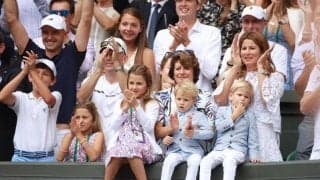 ツアー離脱中のフェデラーが息子とサッカー観戦に。SNSでシェア