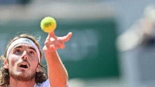 腕を痛めていたチチパスが練習再開。SNSに髭を剃った写真も