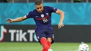 「少なくとも20回見た」W杯予選の前日練習でムバッペが奇想天外なシュートでネットを揺らす