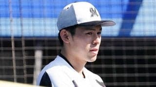 「メガネ男子可愛い」　ロッテ佐々木朗希の貴重なオフ写真が「たまらなくいい」