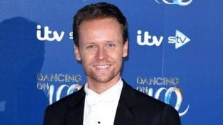 NHK杯熱戦の裏で…ISU解説者の熱烈な“取材姿勢”に海外笑撃「君は本当に面白いね」