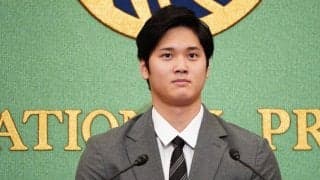 【MLB】大谷翔平、爽やかグレースーツ姿で登場　歴史的1年を総括「試合数をこなした」