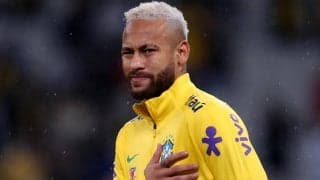 サポーターからの嫌がらせに苦しむ少年にネイマールが救いの手、優しく抱きしめユニフォームをプレゼント