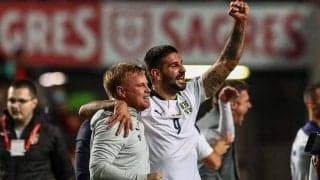 「C・ロナウドへのメッセージだ」ポルトガルをプレーオフ送りにしたセルビアFW、“コカ・コーラ”でW杯出場を喜ぶ