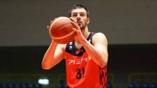 昨季三遠でプレーしたステヴァン・イェロヴァツが練習中に脳卒中で倒れる