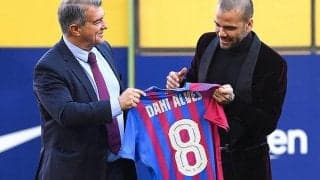 ダニ・アウベスがカンプ・ノウで再入団会見　「僕ら全員でバルサを本来の場所へ…」