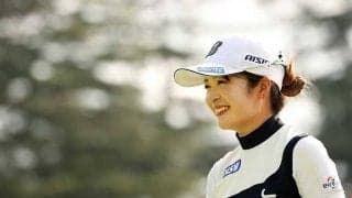 25歳三ヶ島かな、初Vへ「64」で首位浮上　“ジミ練”の成果強調「結果が出始めた」