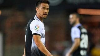 元日本代表も「イケメンに見える」岡崎慎司がフェイスガード着用で“バットマン”姿に