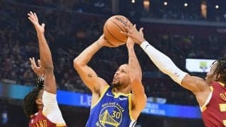 直近6試合で4度目！ カリーがキャブズ戦でまたもや9本の長距離砲を放り込む大暴れ