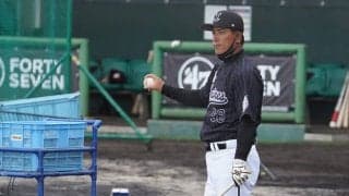 ロッテ61歳コーチのパワーが「やばすぎる」　60キロ軽々ベンチプレスにファン驚愕