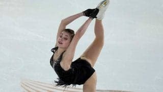 「ラメメイク激カワ」「衝撃的すぎて…」　コストルナヤが披露した独創的メイクが話題