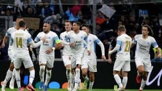 リーグも「強く非難する」と声明、頭部に中身入りのペットボトルが直撃…マルセイユMFパイエの負傷で試合打ち切り