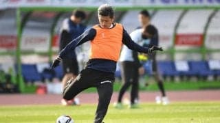 横浜FC、夏の移籍市場が示した「光と影」取るべきは三浦知良らベテランの「名」か、瀬古樹ら若手の「実」か【J2降格チーム、陥落への道】(2)