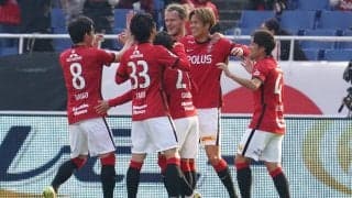 阿部勇樹らが去る「新しいサイクル」で求められる「明確なスタイル」と「チームの顔」【浦和レッズに川崎フロンターレの3連覇を阻む「器」はあるか】(4)