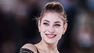 コストルナヤ、話題の“大胆ラメメイク”に米デザイナー好感「この輝きは私の好みです」