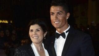 C・ロナウド母がCLでタオマフぶん回し熱すぎる応援！ ただ、そのチームはユナイテッドにあらず